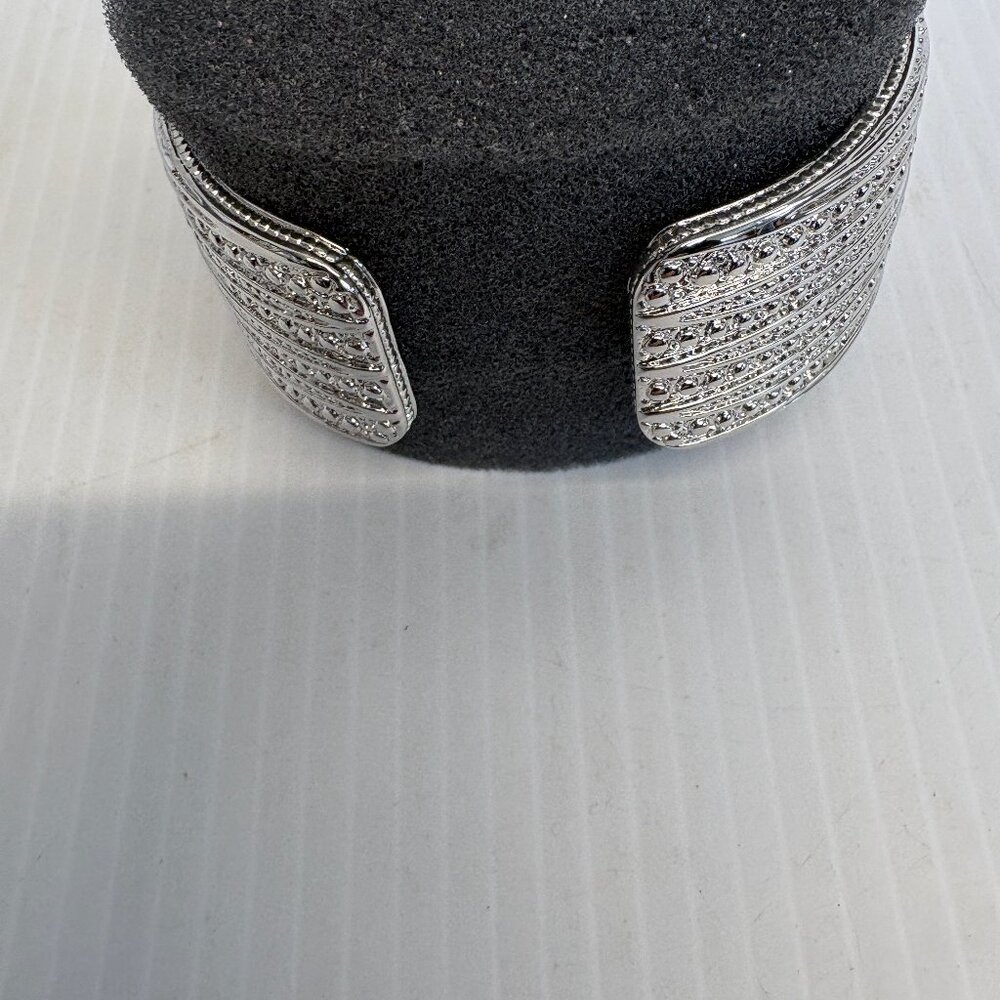 Victoria Vieck VTG Silverstone Crystal w/ Hidden Quartz Watch Cuff Bracelet - Picture 3 of 4